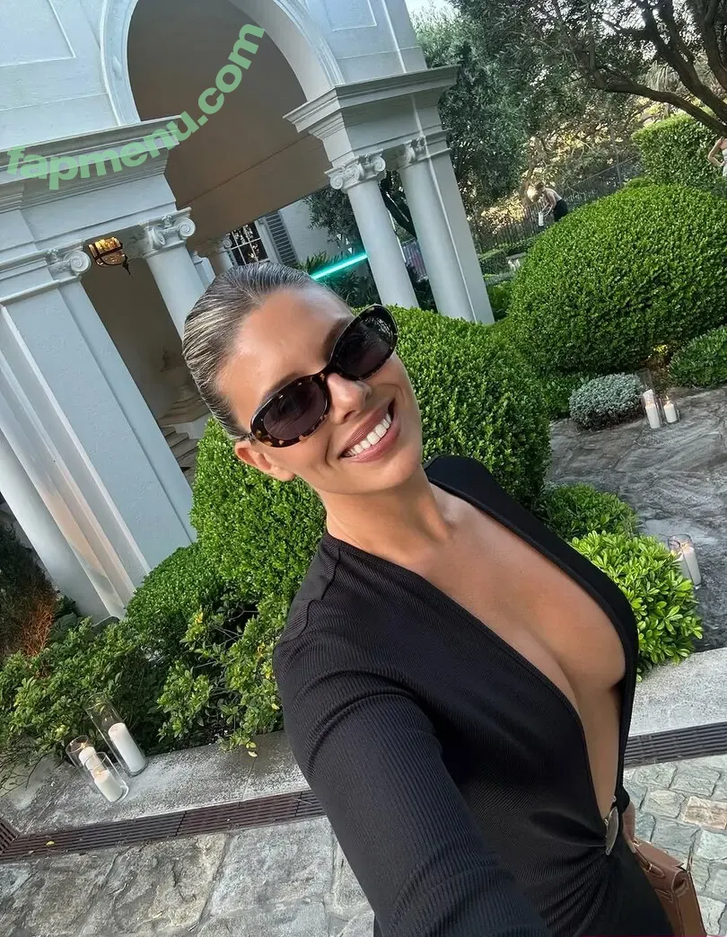 Natasha Oakley nude photo #0959 (tashoakley)