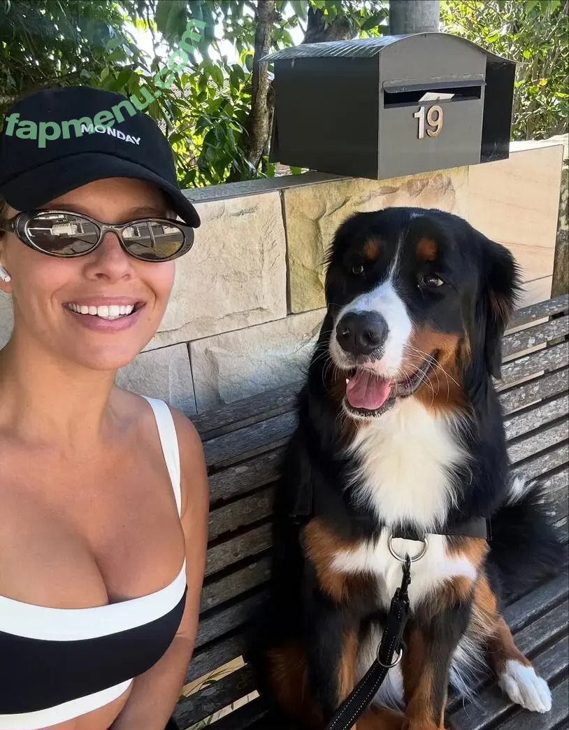 Natasha Oakley nude photo #0968 (tashoakley)