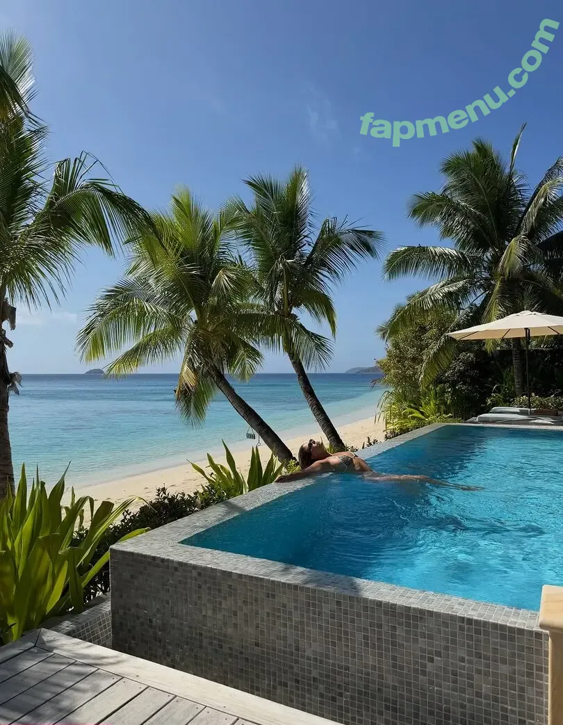 Natasha Oakley nude photo #0993 (tashoakley)