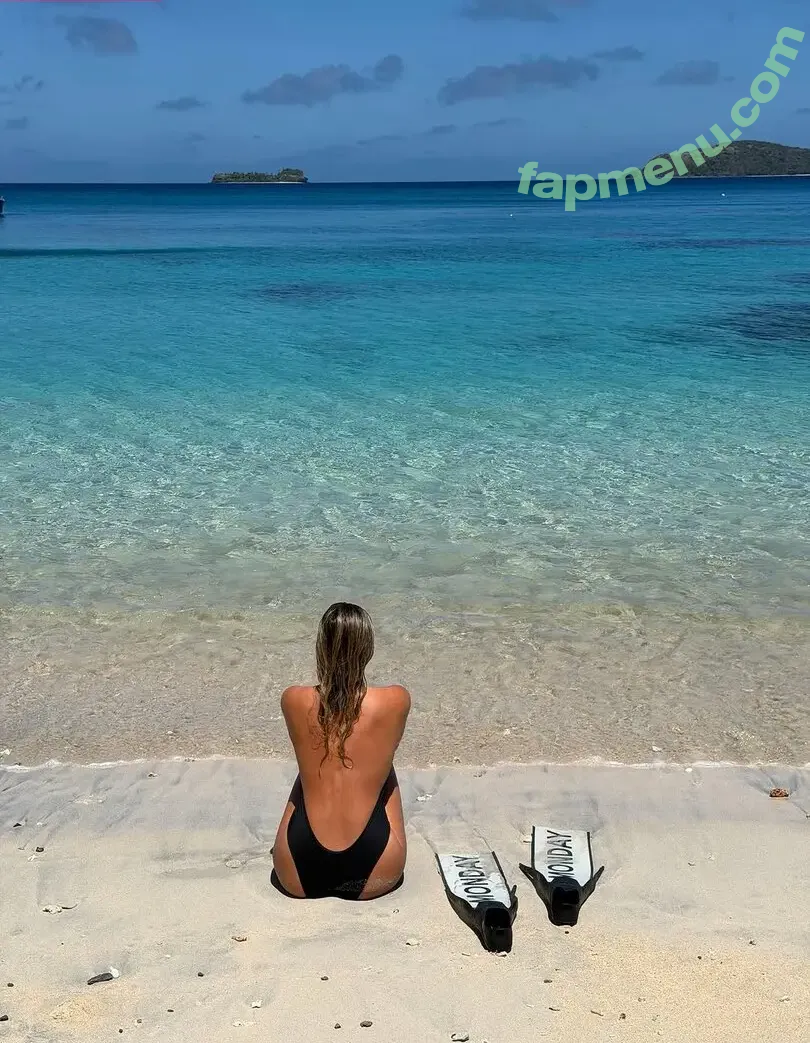 Natasha Oakley nude photo #1000 (tashoakley)