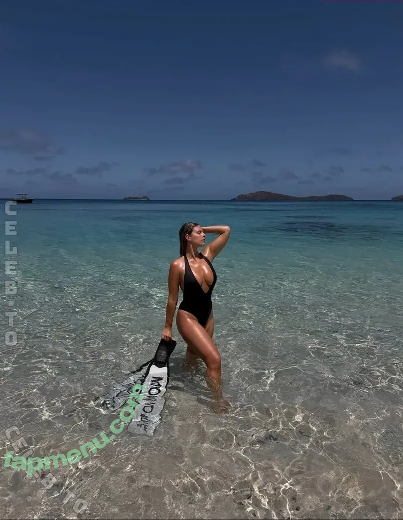 Natasha Oakley nude photo #1016 (NatashaOakleyFan / Tashoakley)