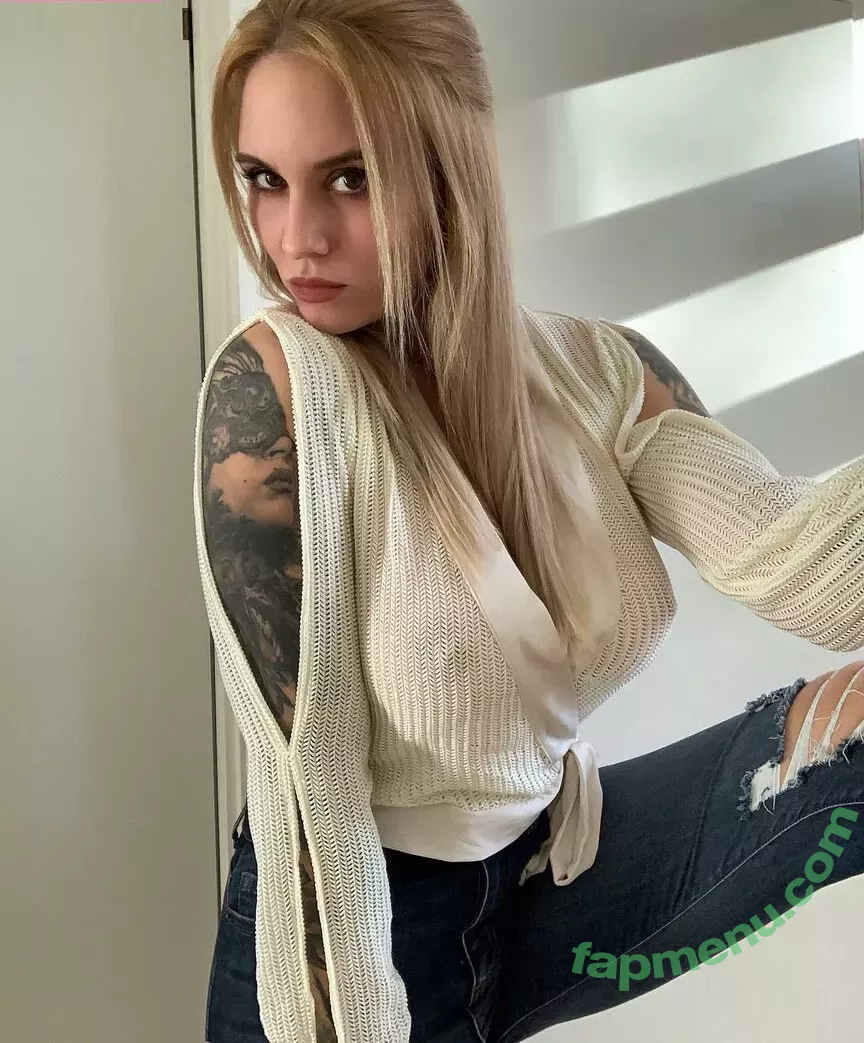 Natasha Thomsen nude photo #0104 (Natashakt7 / natasha_k_t)
