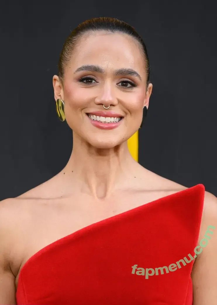 Nathalie Emmanuel nude photo #0663 (missnemmanuel / nathalieemmanuel)