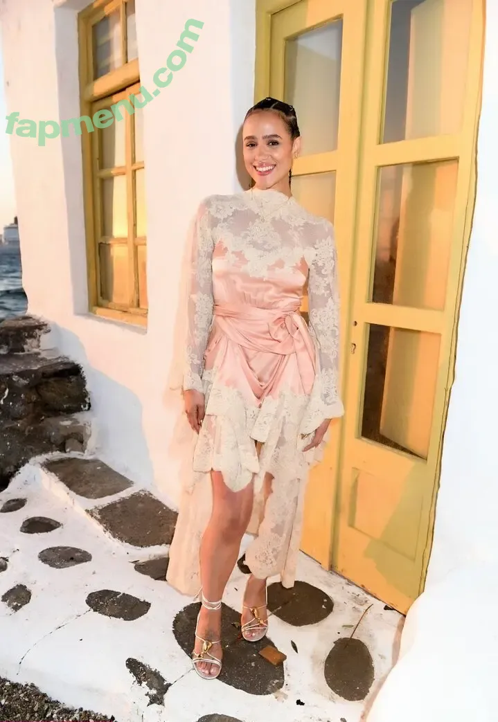 Nathalie Emmanuel nude photo #0721 (missnemmanuel / nathalieemmanuel)