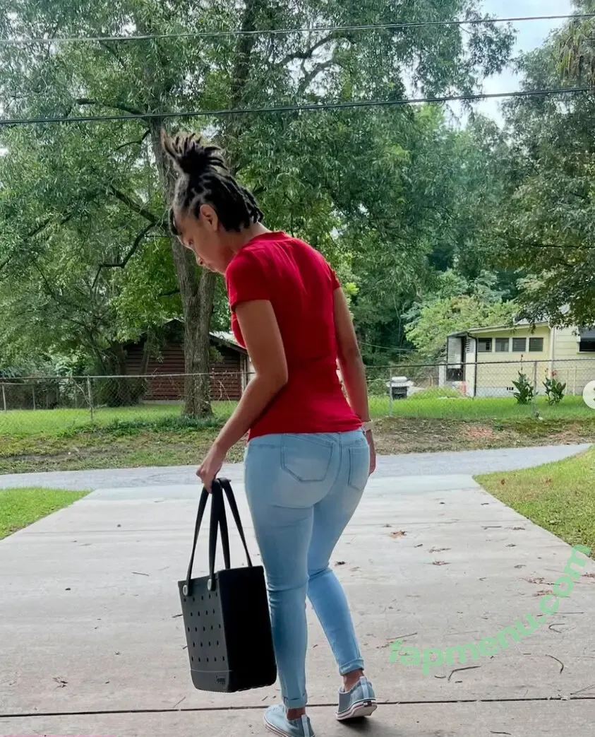 Nathifarukiyaa nude photo #0005 (Nathifarukiyaa_)