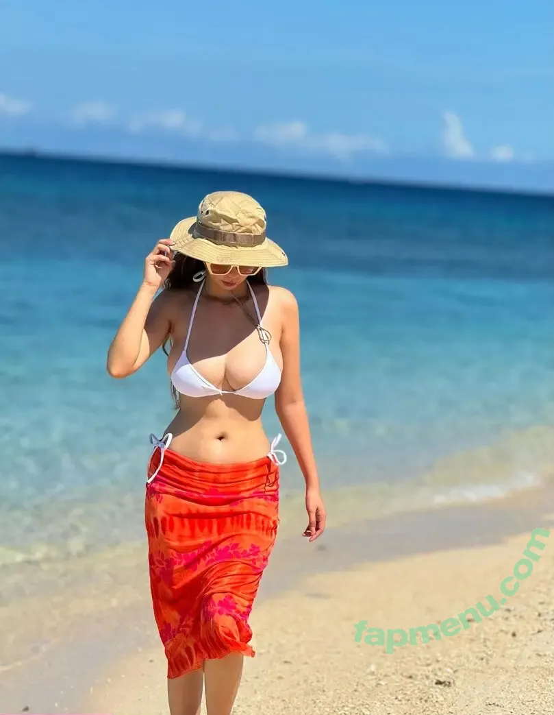 Natural Uniboobs nude photo #0071 (baesymmetrical)