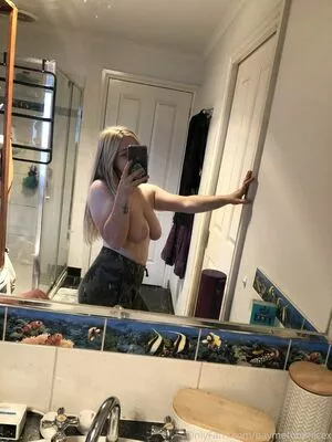 naughtyhortyxo / lexibrookerivera nude photo #0001