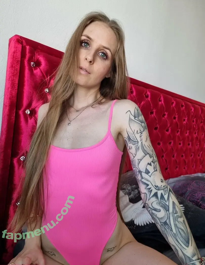 naughtyrassell nude photo #0062 (naughty.naga)