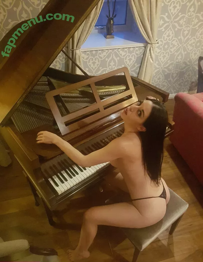 naughtyrebecca1 nude photo #0079 (ukcple)