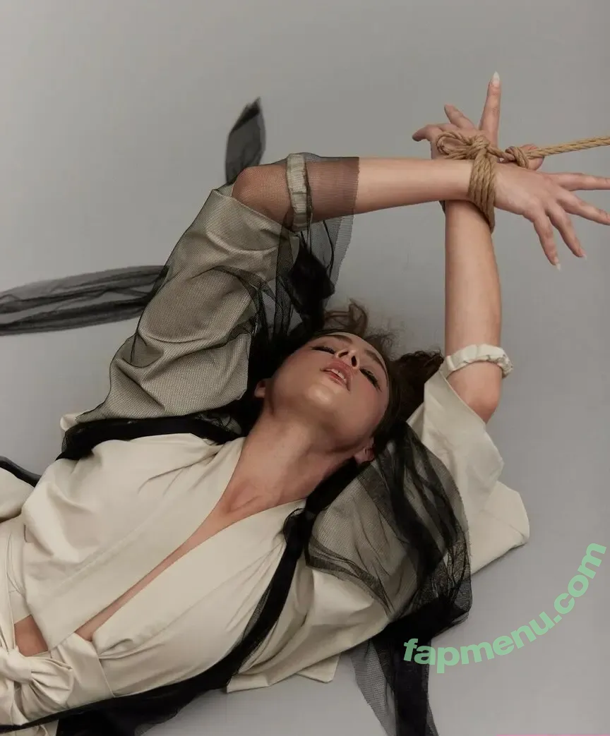 Nausicaa Yami nude photo #0660 (Elena Salvi / NausicaaYami / babel.ena / nausicaa_yami)