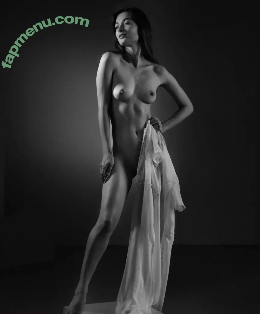 Nayamodel nude photo #0009 (model.nayaa)
