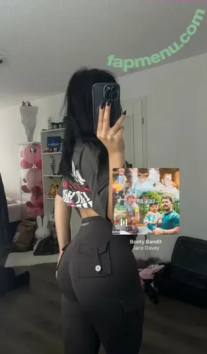 naychoco / naykoboo nude photo #0003