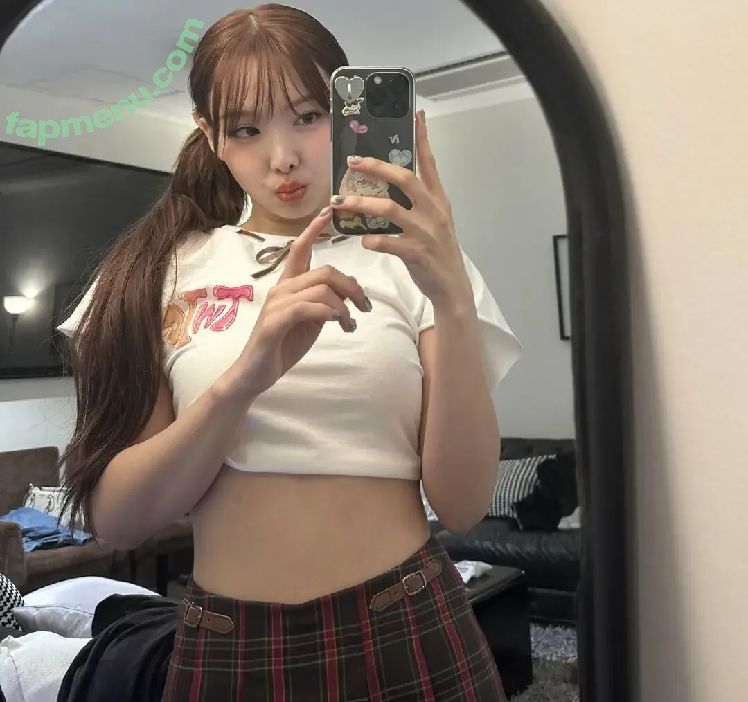 Nayeon nude photo #0002 (Im Na-yeon / nayeonyny)