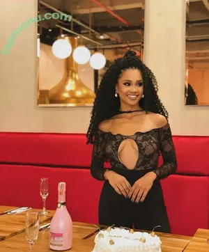 nayla.mencia / naylamencia.xo nude photo #0059