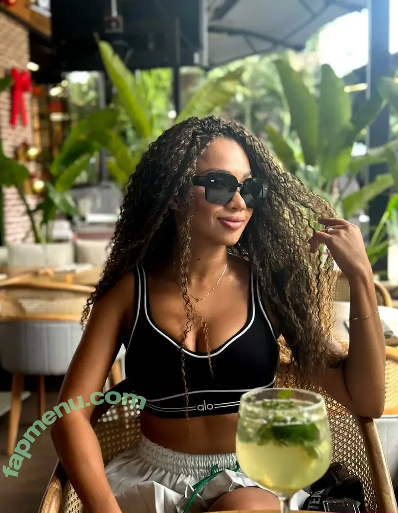 nayla.mencia nude photo #0008 (naylamencia.xo)