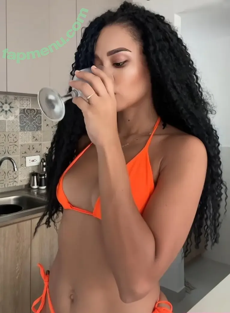 nayla.mencia nude photo #0050 (nayla.mencia)