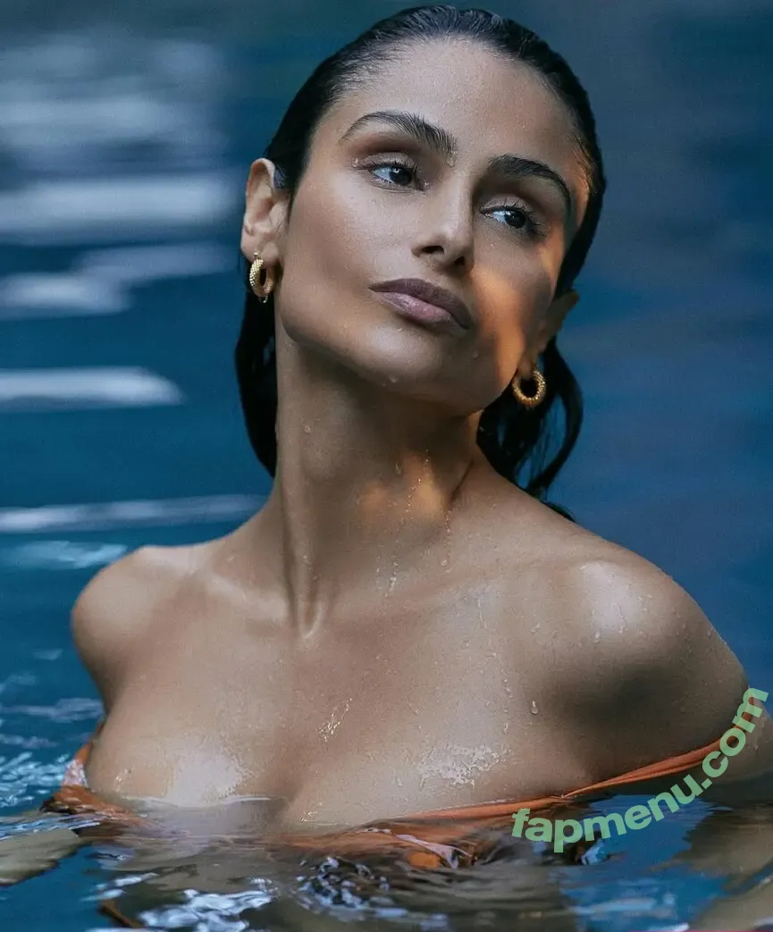 Nazanin Mandin nude photo #0001 (nazaninmandi)