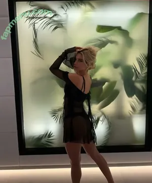 Nazlilith / ravenlylith nude photo #0022