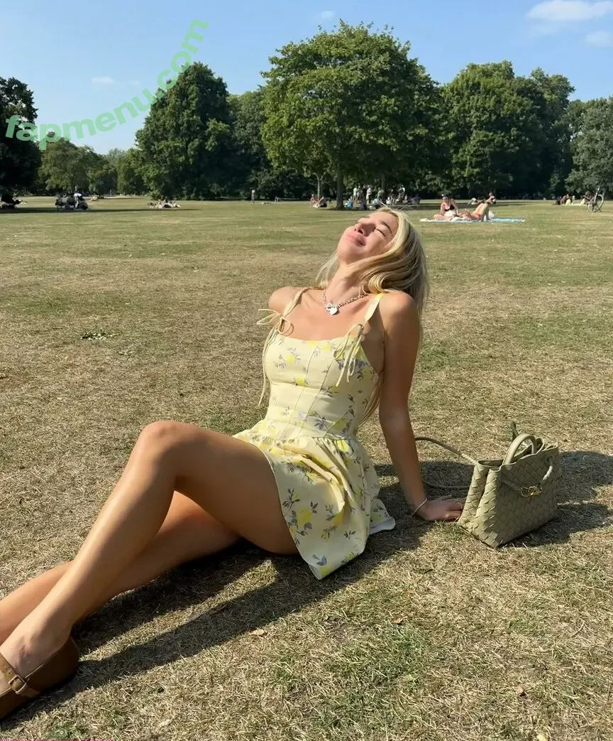 Nazlilith nude photo #0021 (ravenlylith)