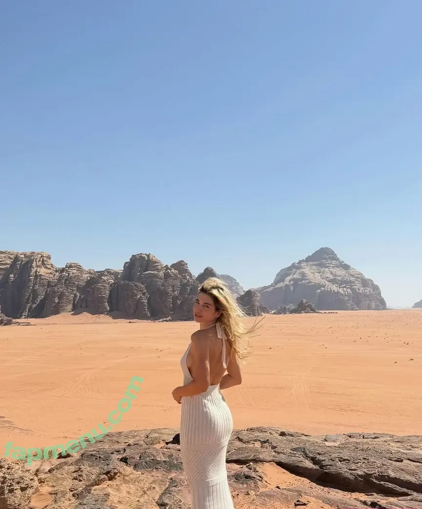 Nazlilith nude photo #0027 (ravenlylith)