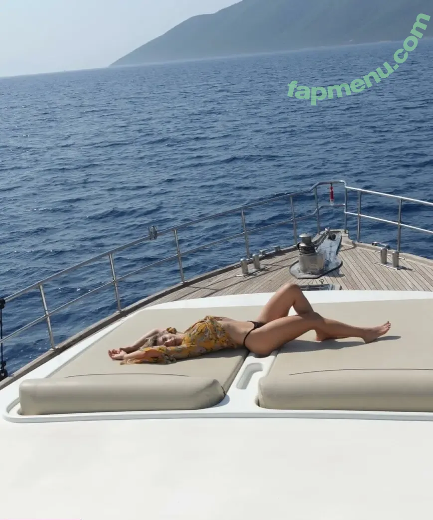 Nazlilith nude photo #0234 (ravenlylith)