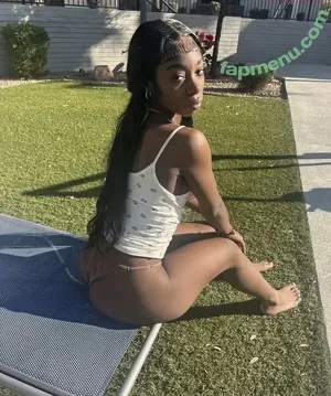 Neenah Brown / neenahbrownn nude photo #0016