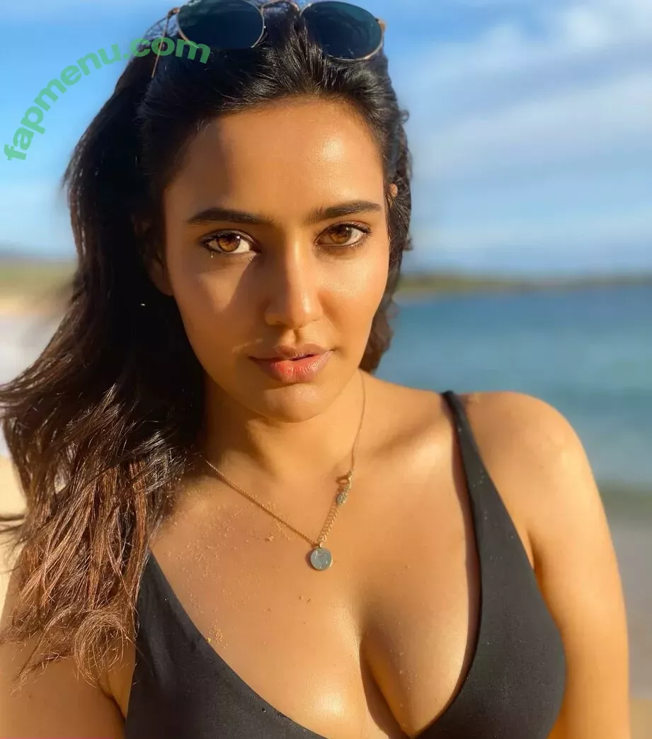 Neha Sharma nude photo #0002 (nehasharmaofficial)