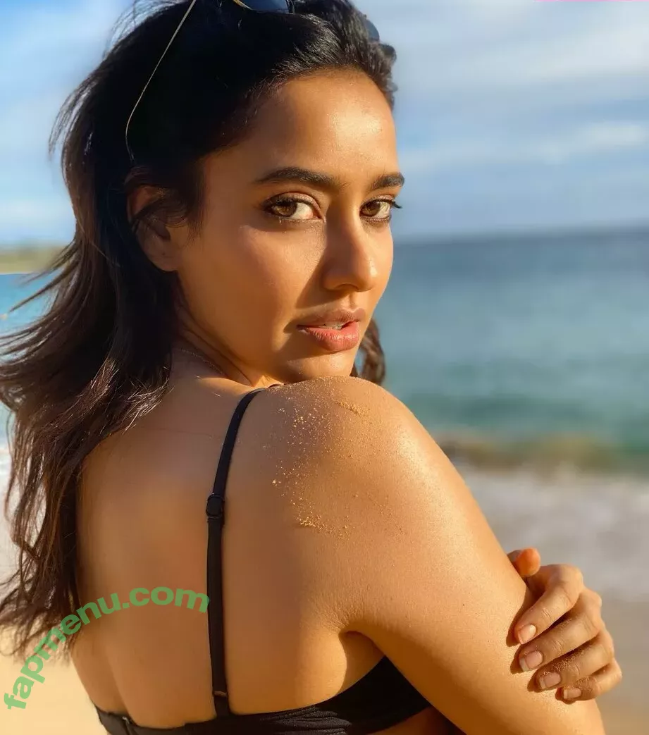 Neha Sharma nude photo #0003 (nehasharmaofficial)