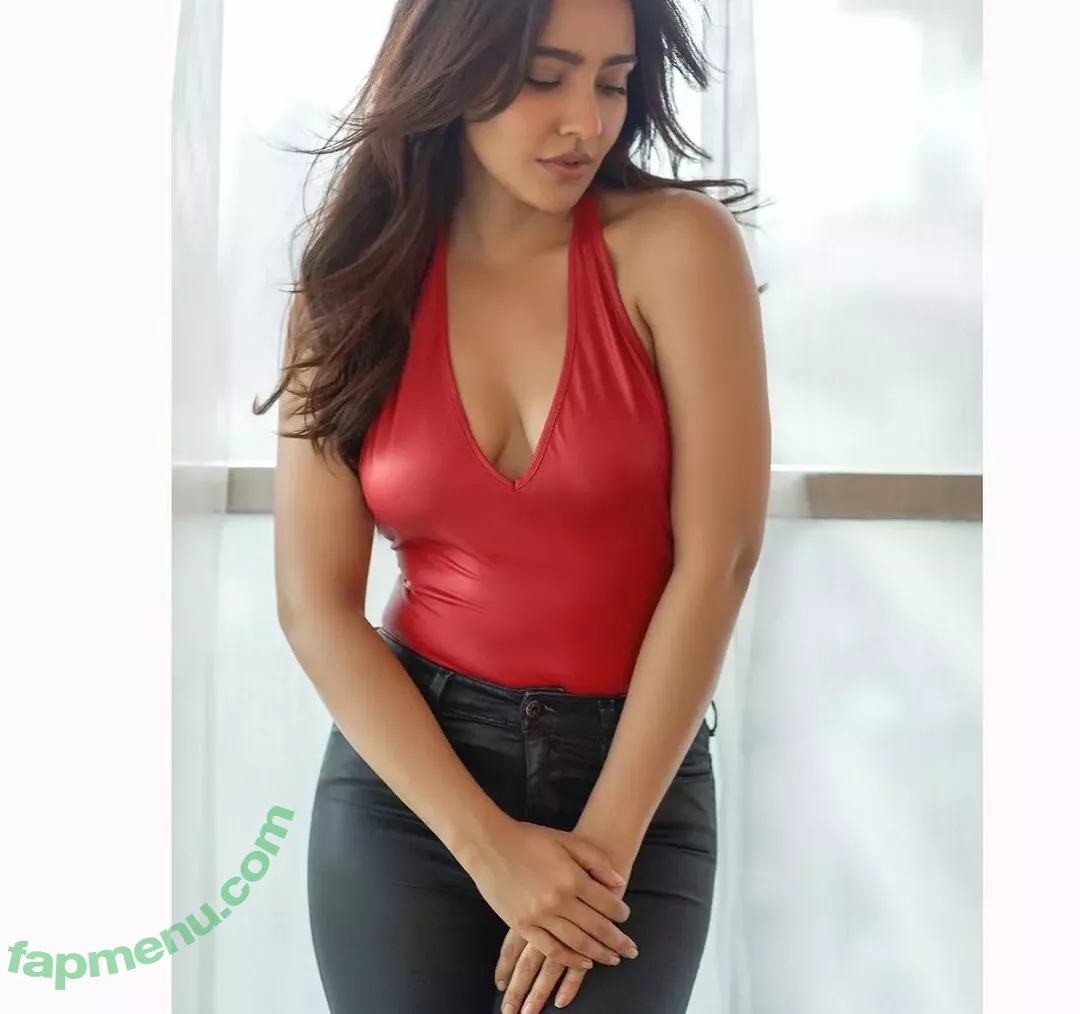 Neha Sharma nude photo #0008 (nehasharmaofficial)