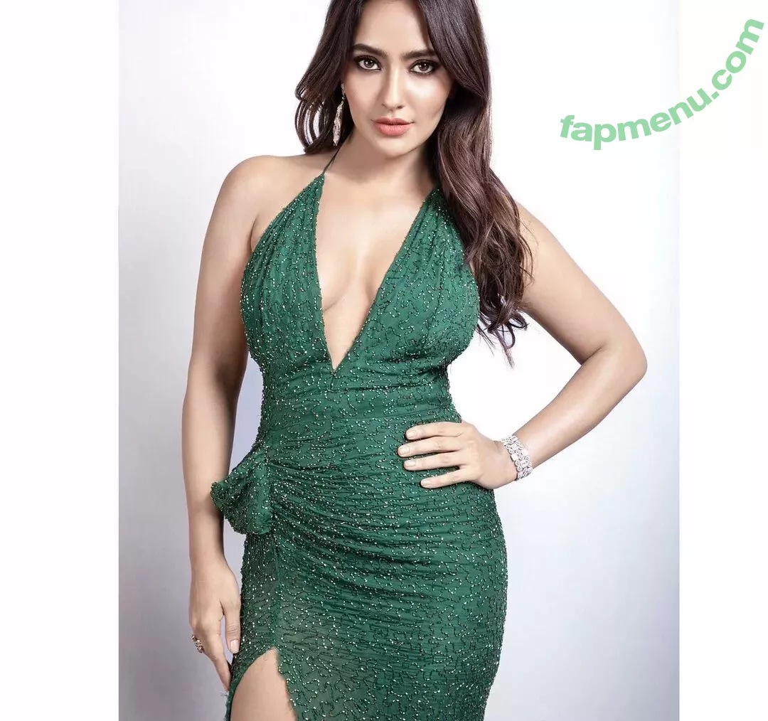 Neha Sharma nude photo #0012 (nehasharmaofficial)