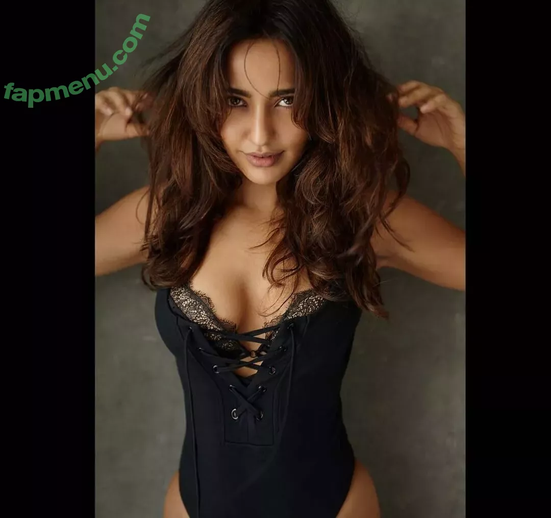 Neha Sharma nude photo #0025 (inehashxrma)