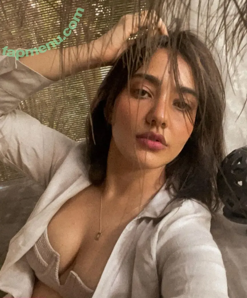 Neha Sharma nude photo #0081 (nehasharmaofficial)