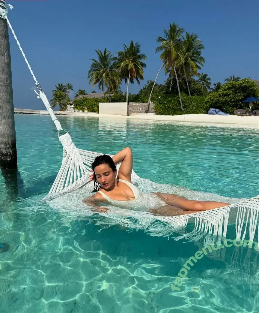 Neha Sharma nude photo #0115 (nehasharmaofficial)
