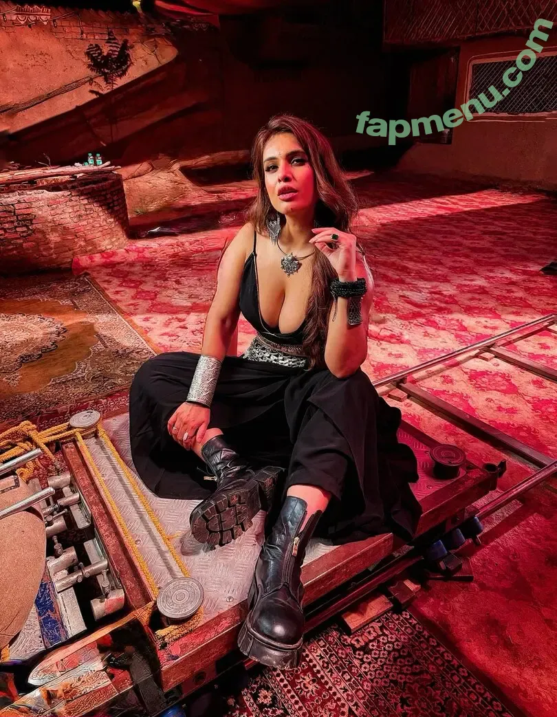 Nehhaa Malik nude photo #0294 (Neha Malik / freakymeek500 / nehamalik335)