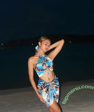 Nelissaemielda nude photo #0001