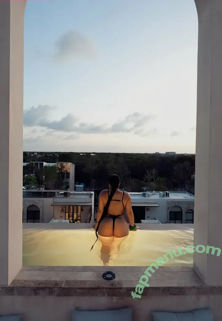 Nelle Diala nude photo #0020 (Alphanelles / alphanelle)