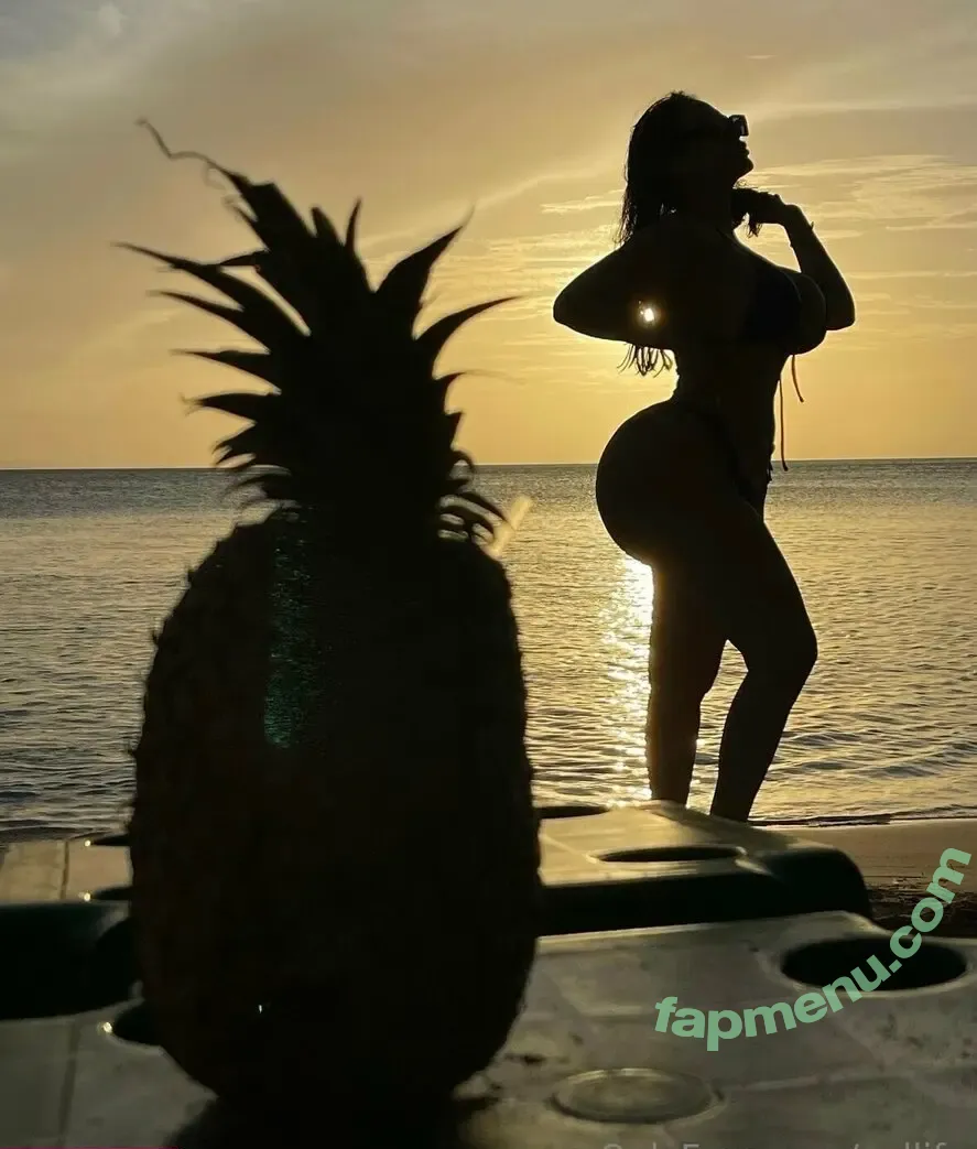 nellife nude photo #0005 (itsnellife)