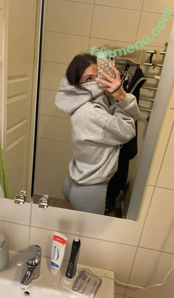 Nellytheoneandonly nude photo #0063 (nelly_the.1)