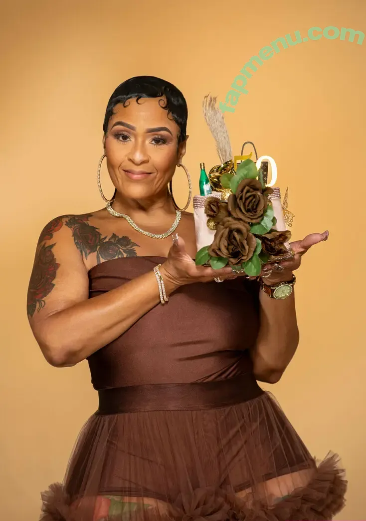 Nenefallz nude photo #0015 (Ny_red / neneleakes / nyemaexperience)