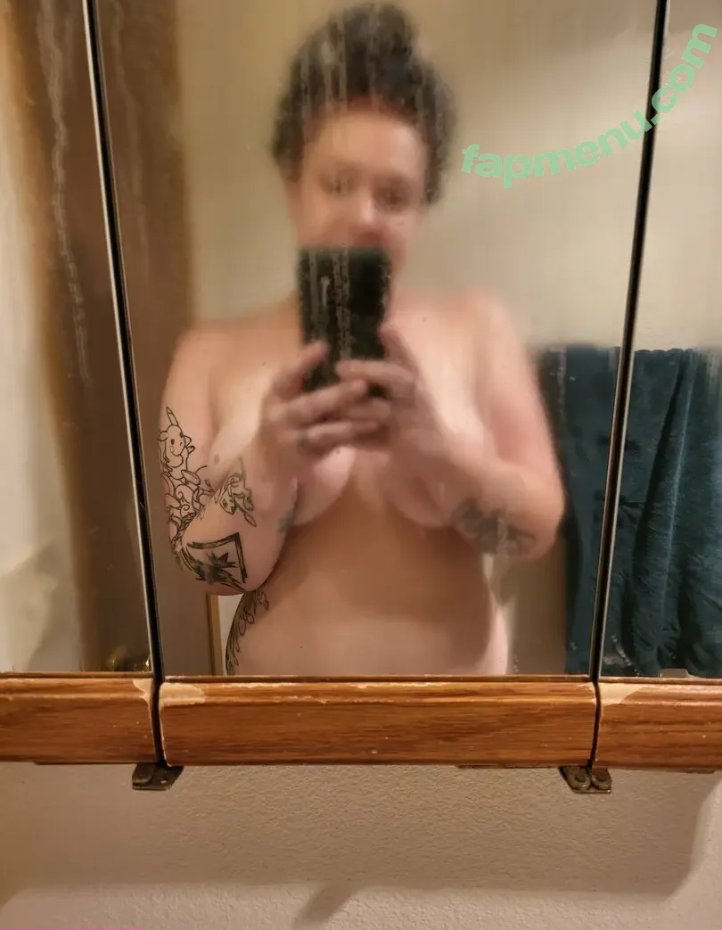 nerdylively nude photo #0001 (nerdylivelyart)