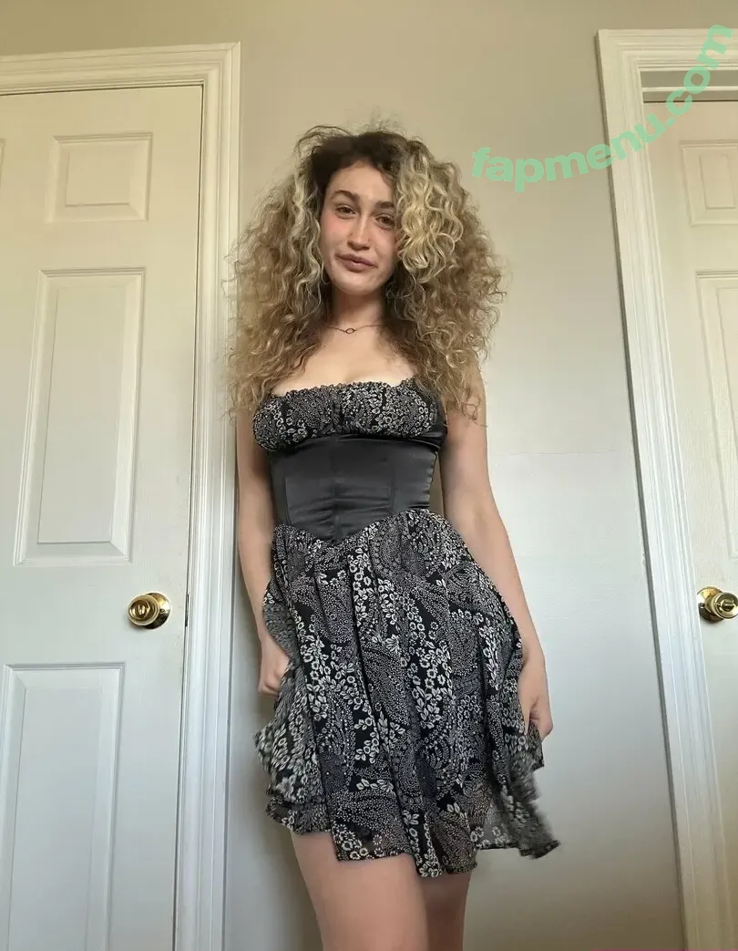 nerdyneighbor_tay nude photo #0066 (nicki_so_foreign)