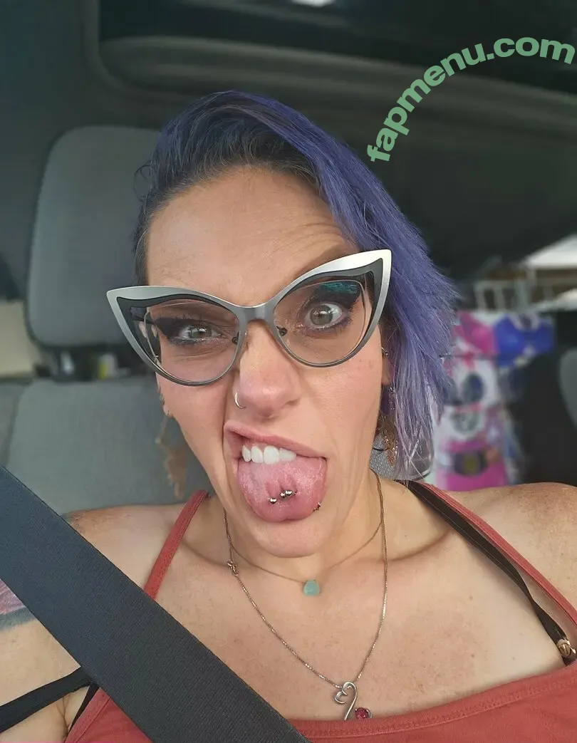 nerdyrockerchick nude photo #0001 (nerdyrockerchick)