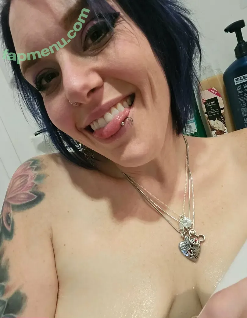 nerdyrockerchick nude photo #0014 (nerdyrockerchick)