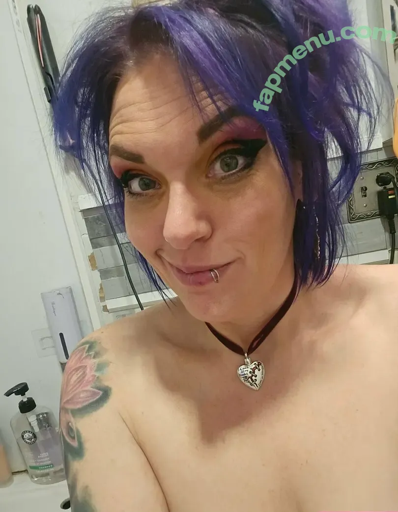 nerdyrockerchick nude photo #0015 (nerdyrockerchick)