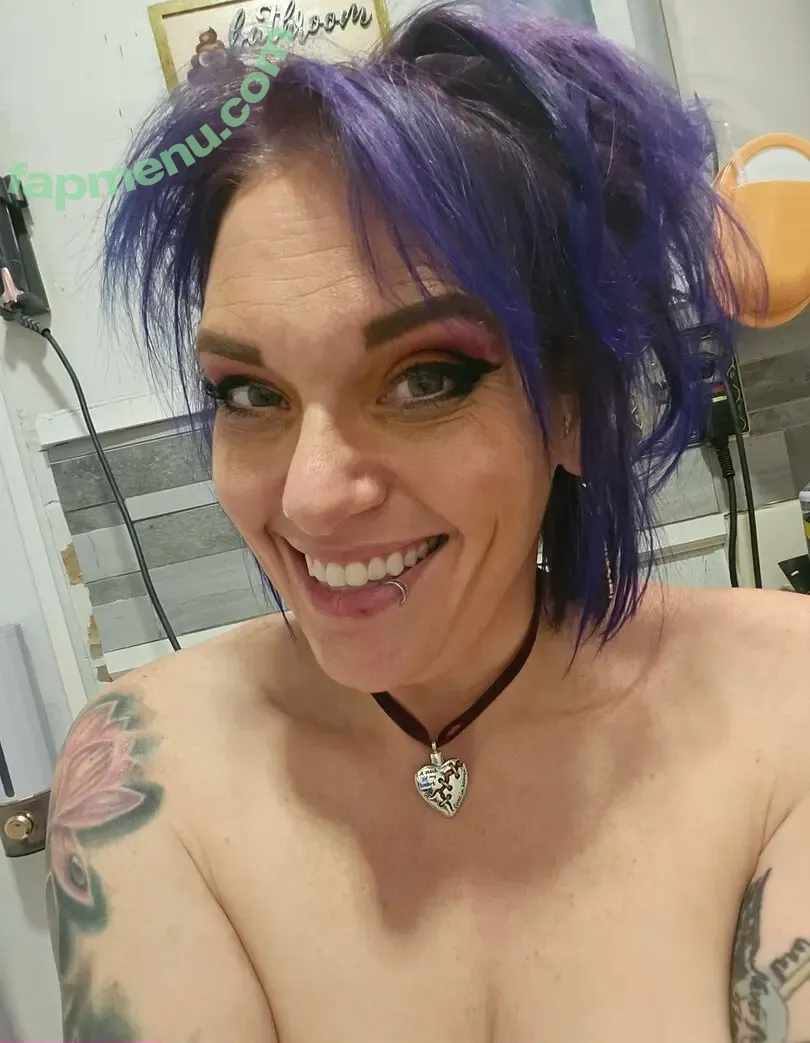 nerdyrockerchick nude photo #0016 (nerdyrockerchick)