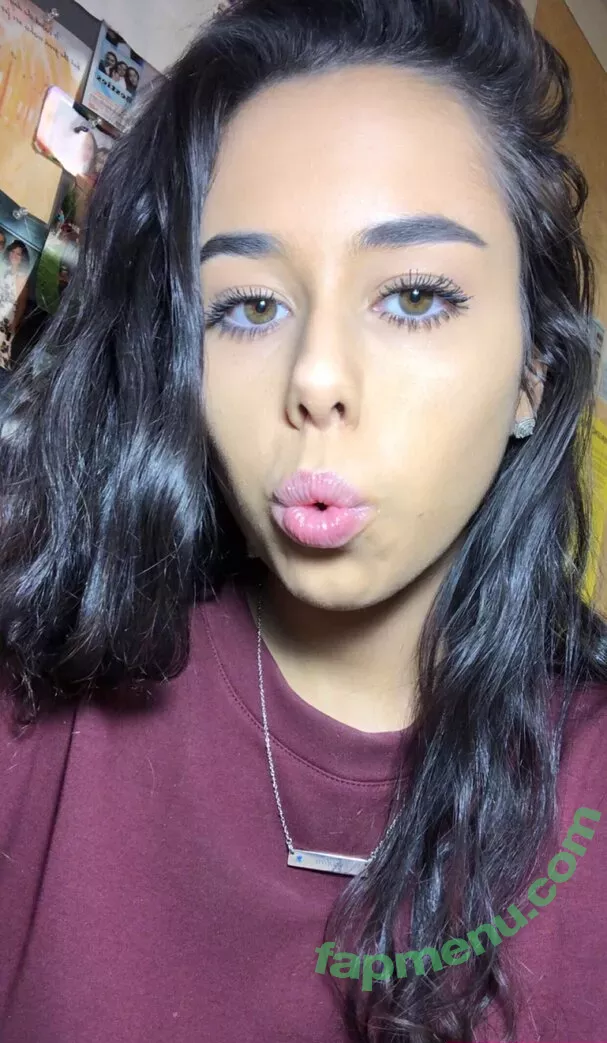 Nerdysara nude photo #0005 (sophia.rosemariee)