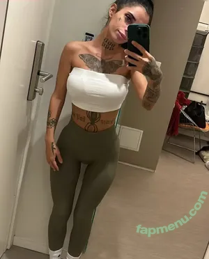 Neslihan Kundakci / neeeslihaannn nude photo #0002
