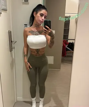 Neslihan Kundakci / neeeslihaannn nude photo #0008