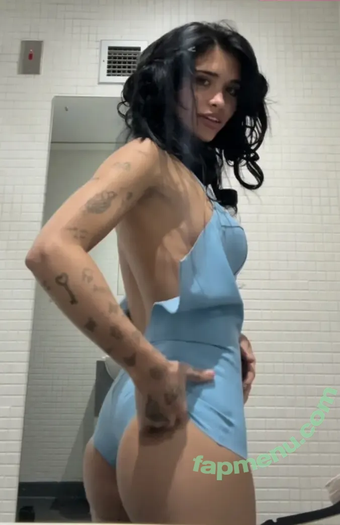 Nessa Barrett nude photo #0394 (moonologues / nessabarrett)