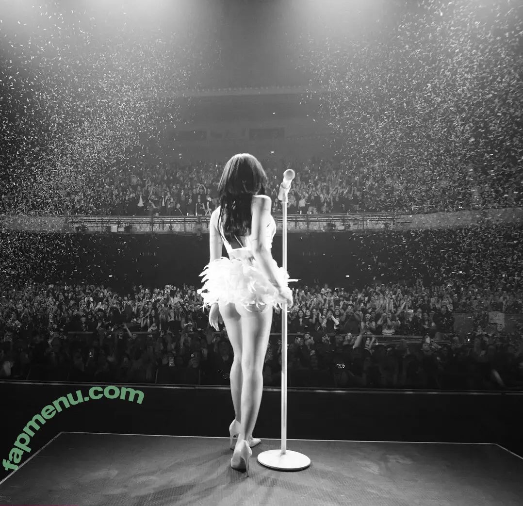 Nessa Barrett nude photo #0439 (moonologues / nessabarrett)